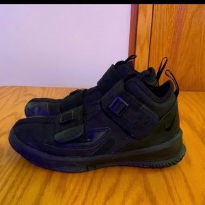 Nike Lebron Soldier 13 Xll Triple black youth Basketball Sneakers (size 4).